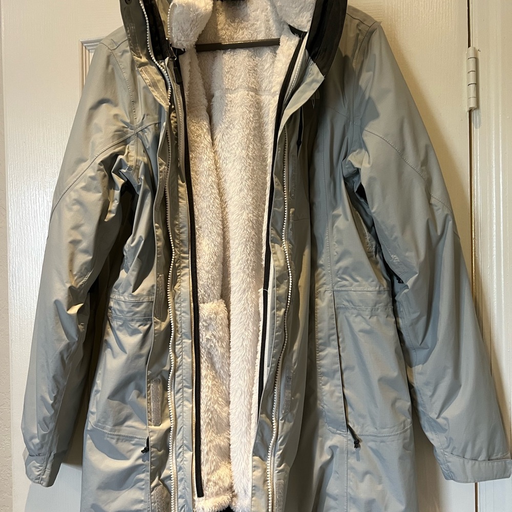 North face snow rain jacket. Detachable fleece. Color light gray